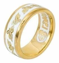 Венчальное позолоченное кольцо с эмалью с "Спаси и сохрани"