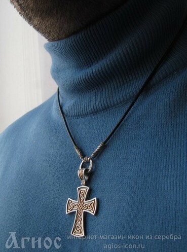 Серьга крест мужская фото