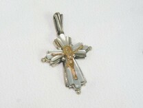 Нательный серебряный крестик с перламутром "Женственность"